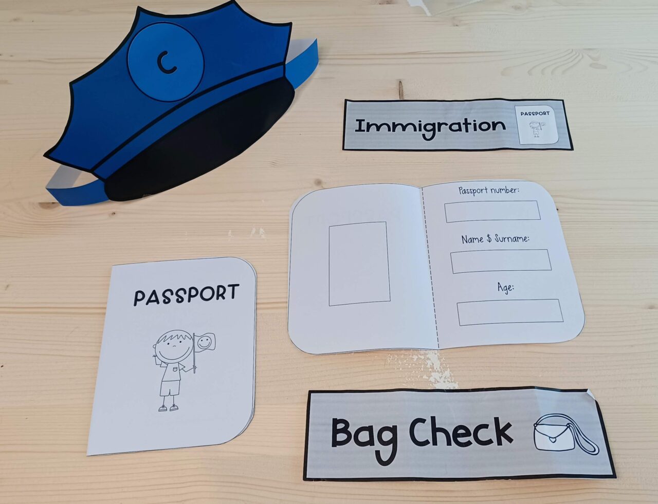 'Boarding a plane' Pretend Play Printables - NBpreKactivities